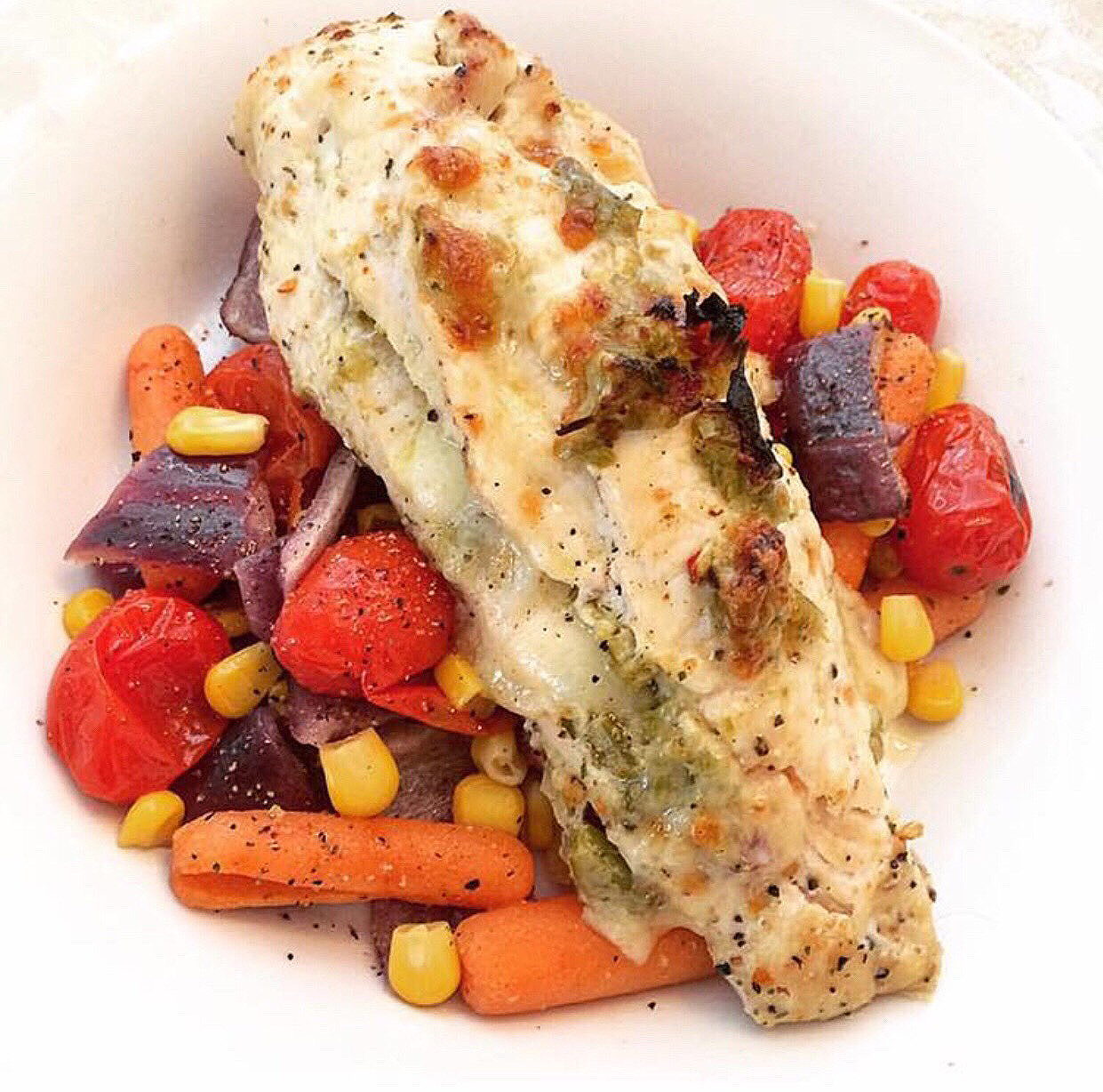 corn_meat_tomato_garnishes_carrots_chicken_salad_plate